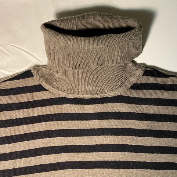 GARAGE Mock Neck Cropped LS Sweater - Picture 4 of 6